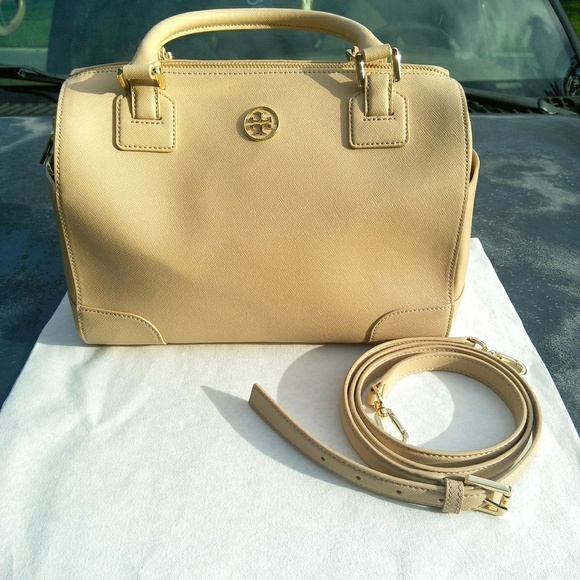 Tory Burch Handbags - Tory Burch Robinson Middy Satchel